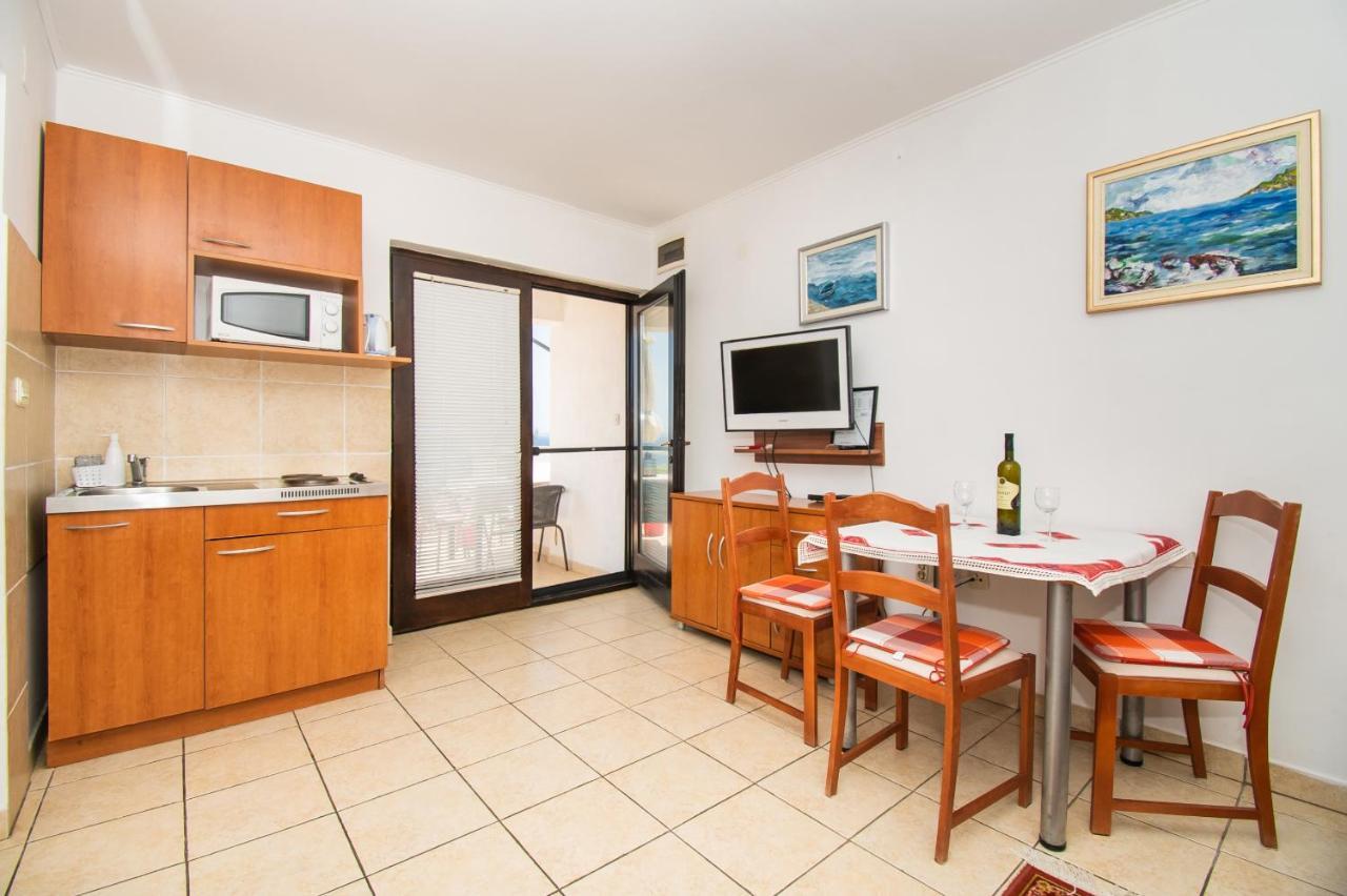 Apartment Danica Murter