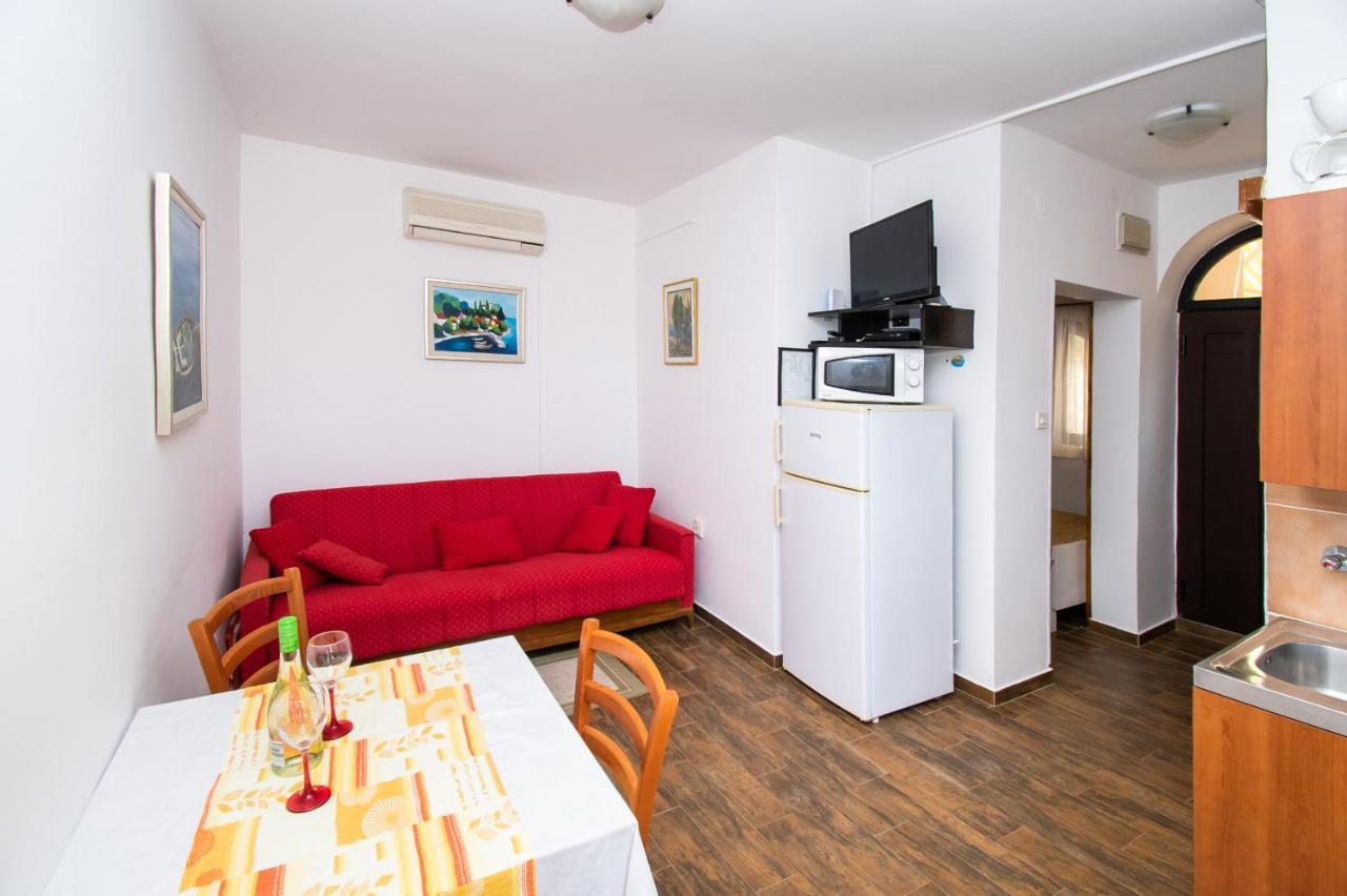 Danica Apartment *